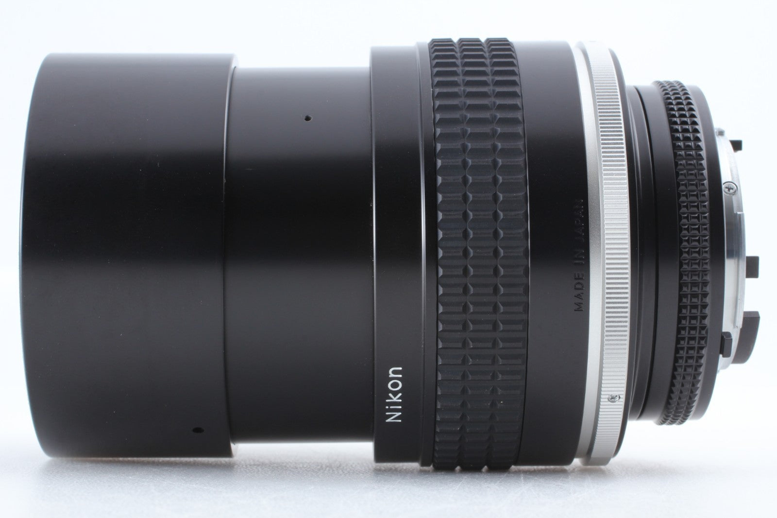 Late "Almost Unused" Nikon Ai-s Nikkor 105mm f/1.8 MF Lens For FM2 F3 From JAPAN